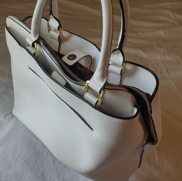 Betsey Johnson White Purse Floral Print Interior w/ Large Bow - Picture 2 of 15